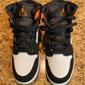 Jordan Retro 1s size 7 Youth